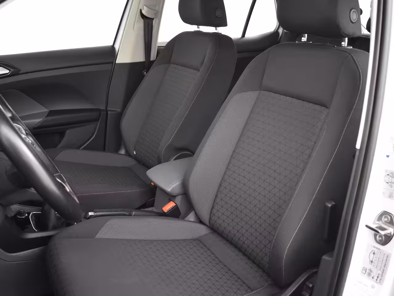 Volkswagen T-Cross 1.0 TSI Life 95Pk | R-Line l Trekhaak | Stoelverwarming | Dodehoek detectie | Parkeersenso