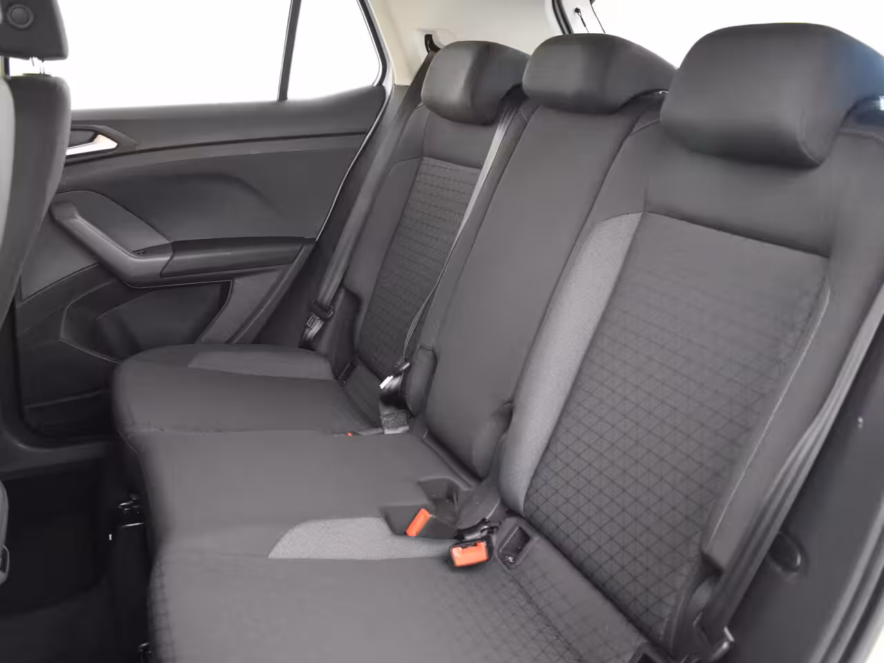 Volkswagen T-Cross 1.0 TSI Life 95Pk | R-Line l Trekhaak | Stoelverwarming | Dodehoek detectie | Parkeersenso