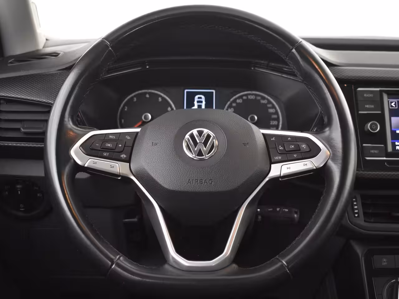 Volkswagen T-Cross 1.0 TSI Life 95Pk | R-Line l Trekhaak | Stoelverwarming | Dodehoek detectie | Parkeersenso