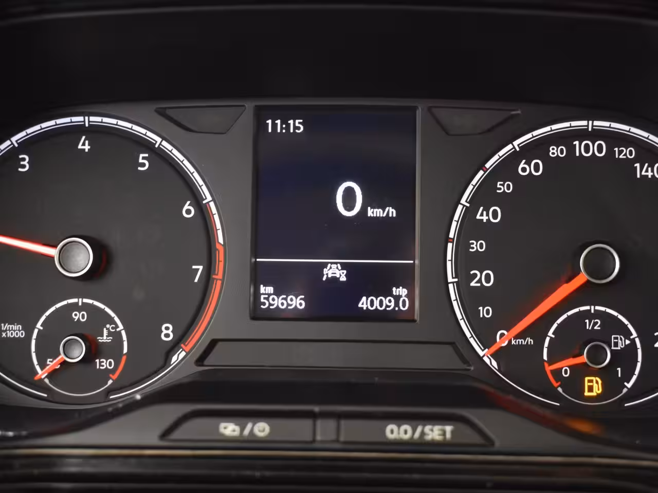 Volkswagen T-Cross 1.0 TSI Life 95Pk | R-Line l Trekhaak | Stoelverwarming | Dodehoek detectie | Parkeersenso