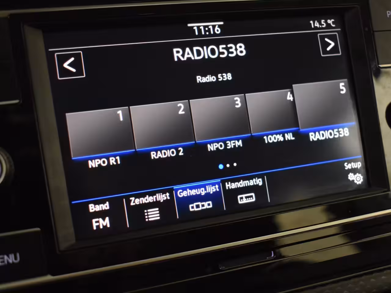 Volkswagen T-Cross 1.0 TSI Life 95Pk | R-Line l Trekhaak | Stoelverwarming | Dodehoek detectie | Parkeersenso
