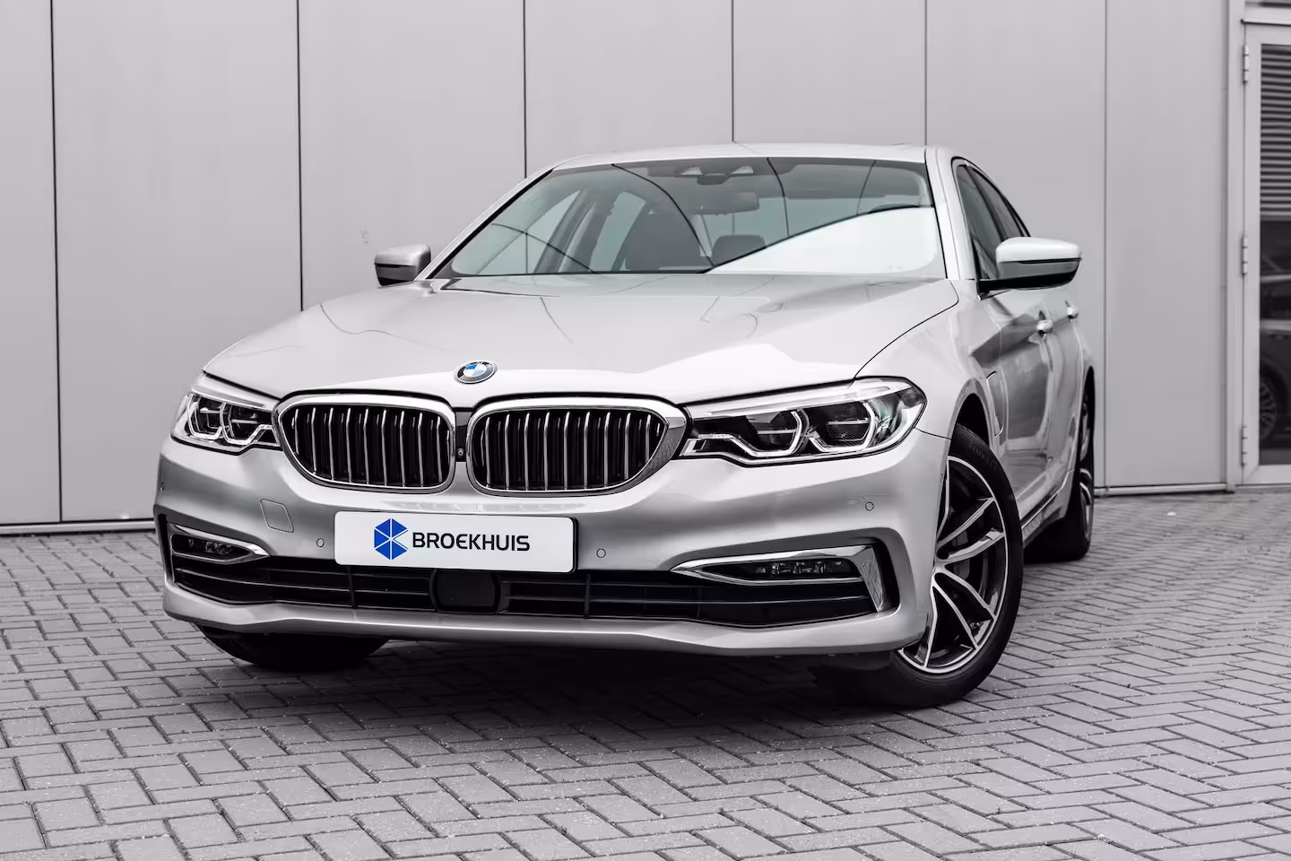 BMW 5-serie 530e iPerformance High Executive 252Pk | Rondomzichtcamera | Head-up Display | Glazen schu