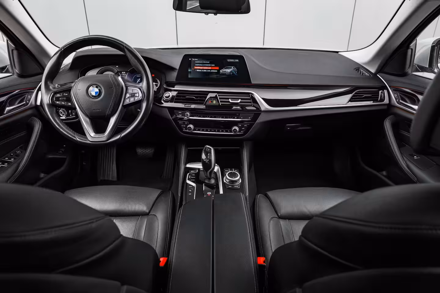 BMW 5-serie 530e iPerformance High Executive 252Pk | Rondomzichtcamera | Head-up Display | Glazen schu