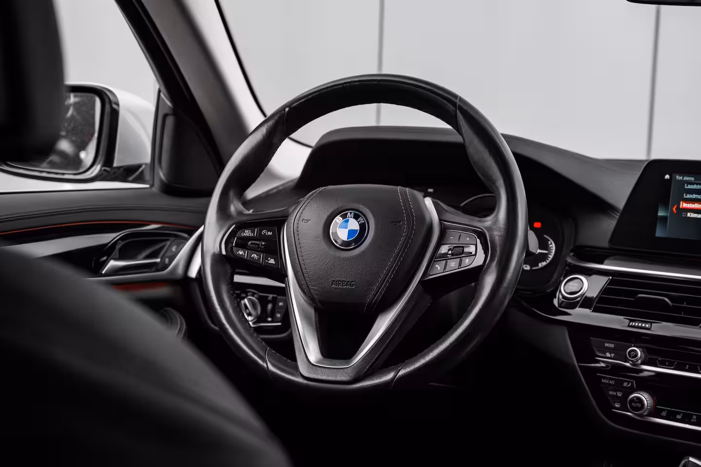 BMW 5-serie 530e iPerformance High Executive 252Pk | Rondomzichtcamera | Head-up Display | Glazen schu