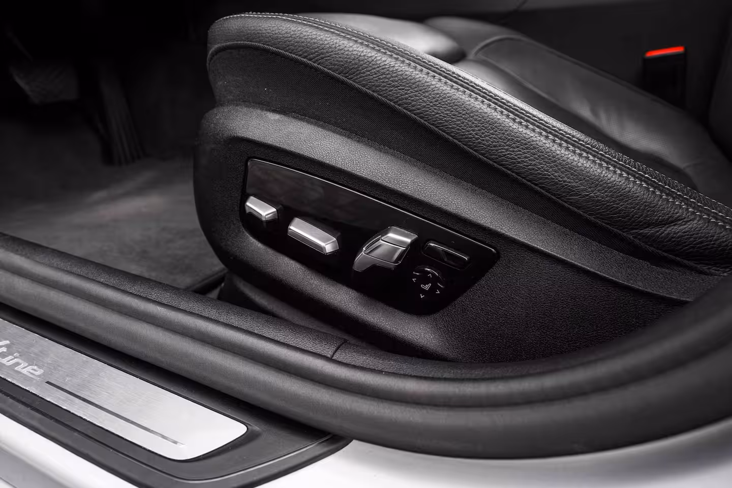 BMW 5-serie 530e iPerformance High Executive 252Pk | Rondomzichtcamera | Head-up Display | Glazen schu