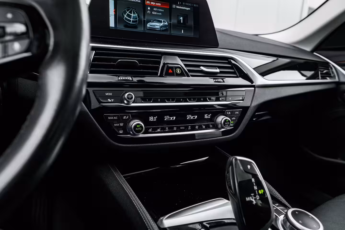 BMW 5-serie 530e iPerformance High Executive 252Pk | Rondomzichtcamera | Head-up Display | Glazen schu