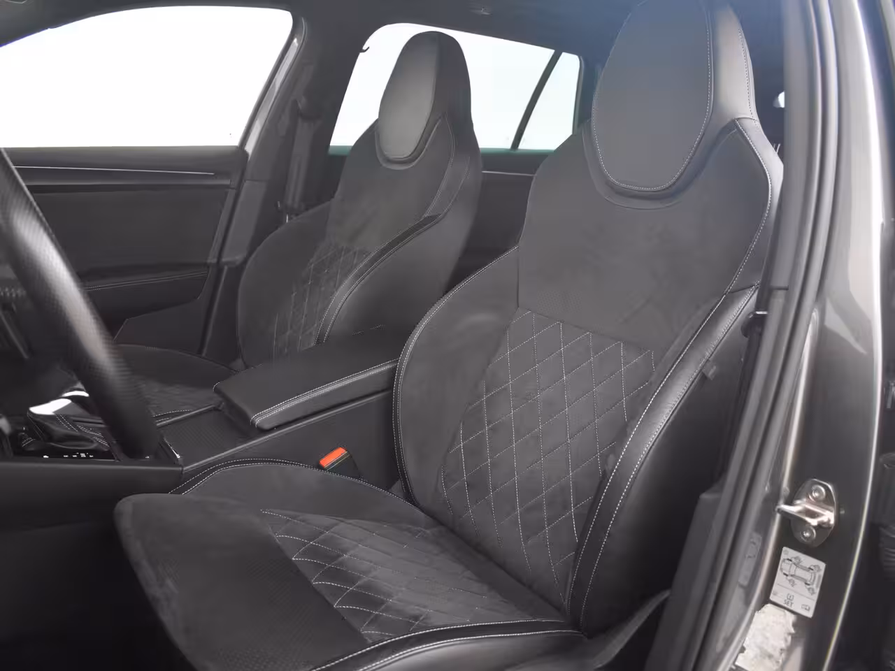 Skoda Superb Combi 1.4 TSI iV Sportline Business l Elekt. Stoel incl Memory l Pano Dak l Camera l Elektr. Kle