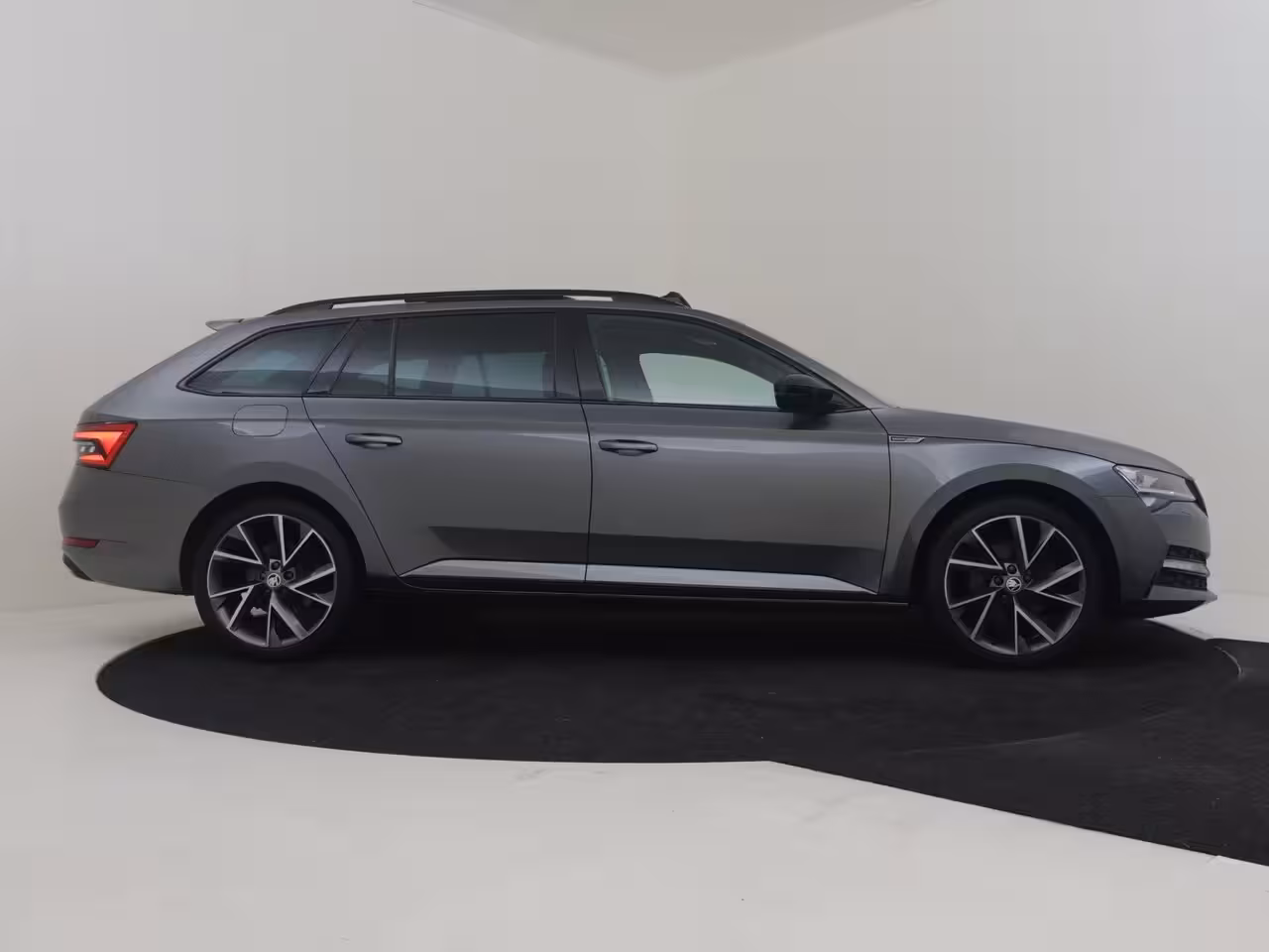 Skoda Superb Combi 1.4 TSI iV Sportline Business l Elekt. Stoel incl Memory l Pano Dak l Camera l Elektr. Kle