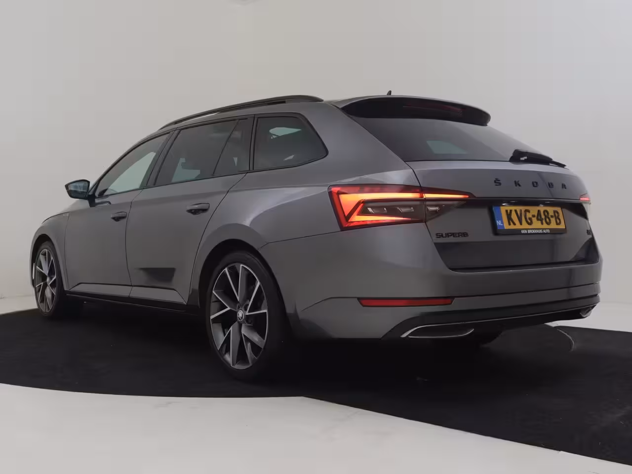 Skoda Superb Combi 1.4 TSI iV Sportline Business l Elekt. Stoel incl Memory l Pano Dak l Camera l Elektr. Kle