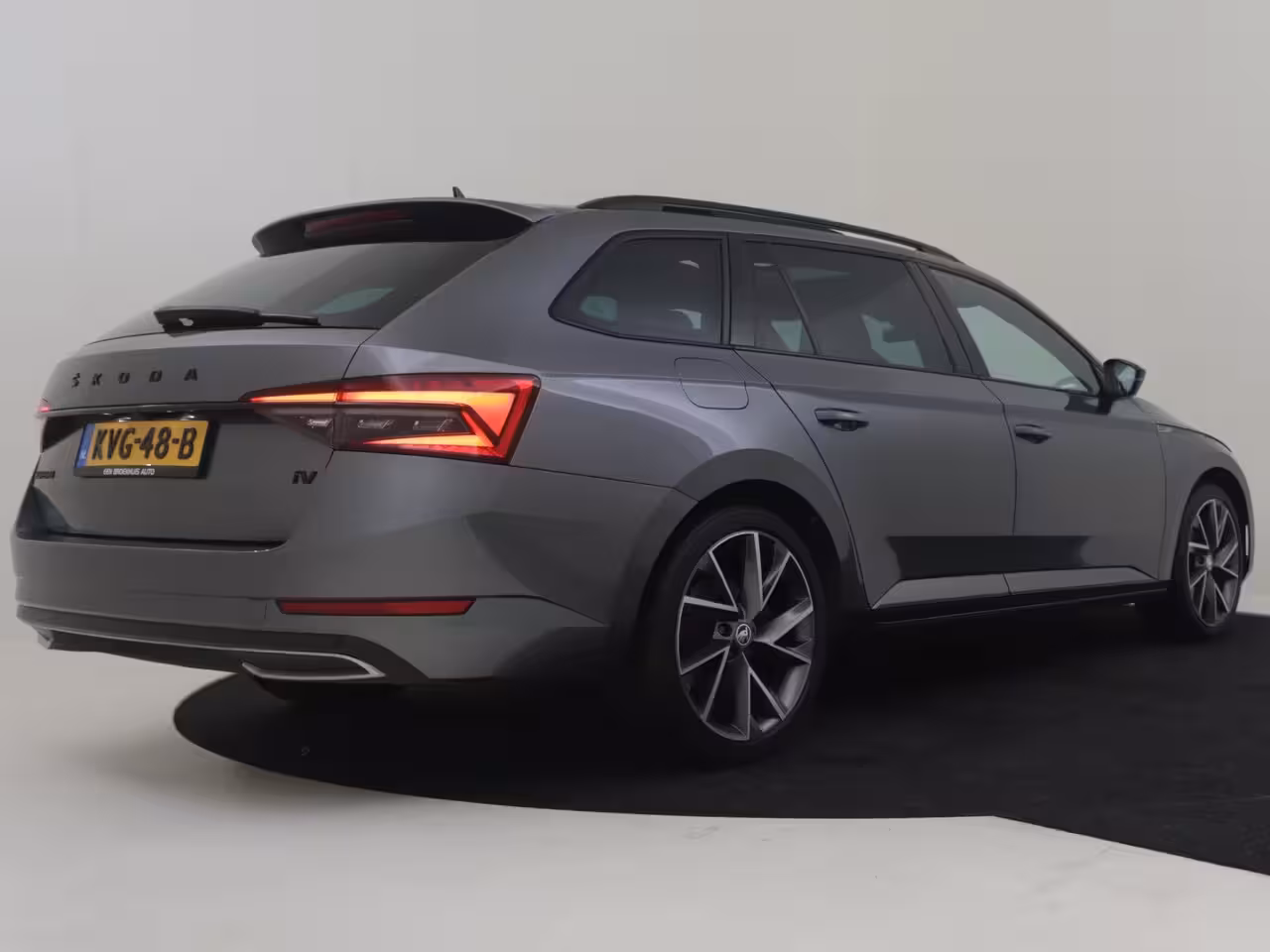 Skoda Superb Combi 1.4 TSI iV Sportline Business l Elekt. Stoel incl Memory l Pano Dak l Camera l Elektr. Kle