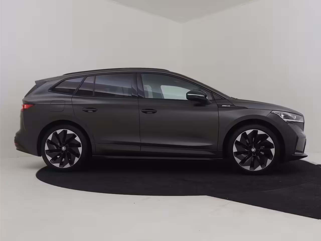 Skoda Enyaq iV 60 Sportline l SOH 91, 38% l Camera | 21" l Apple Car Play l Matte kleur l Navi l Sportsto