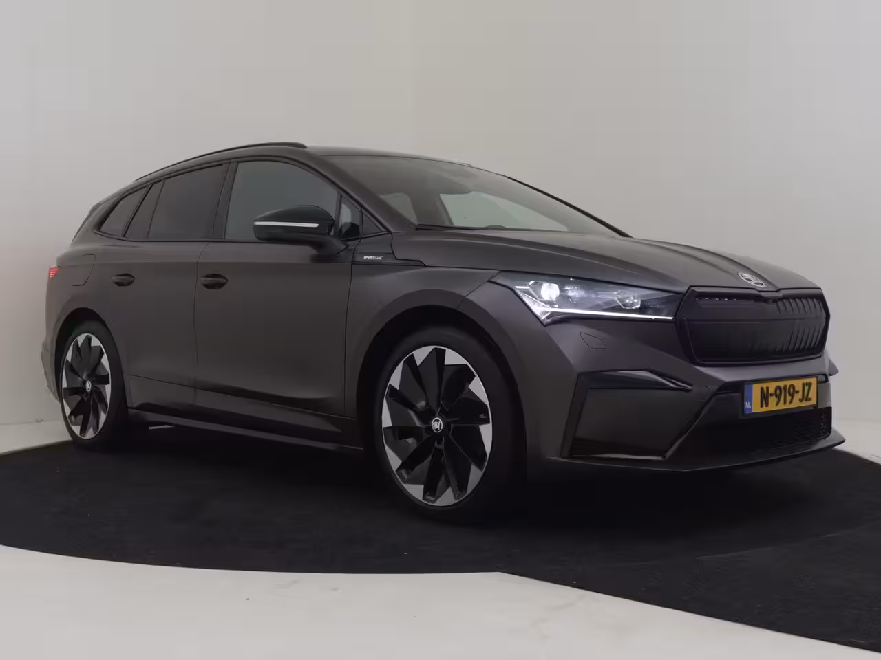 Skoda Enyaq iV 60 Sportline l SOH 91, 38% l Camera | 21" l Apple Car Play l Matte kleur l Navi l Sportsto