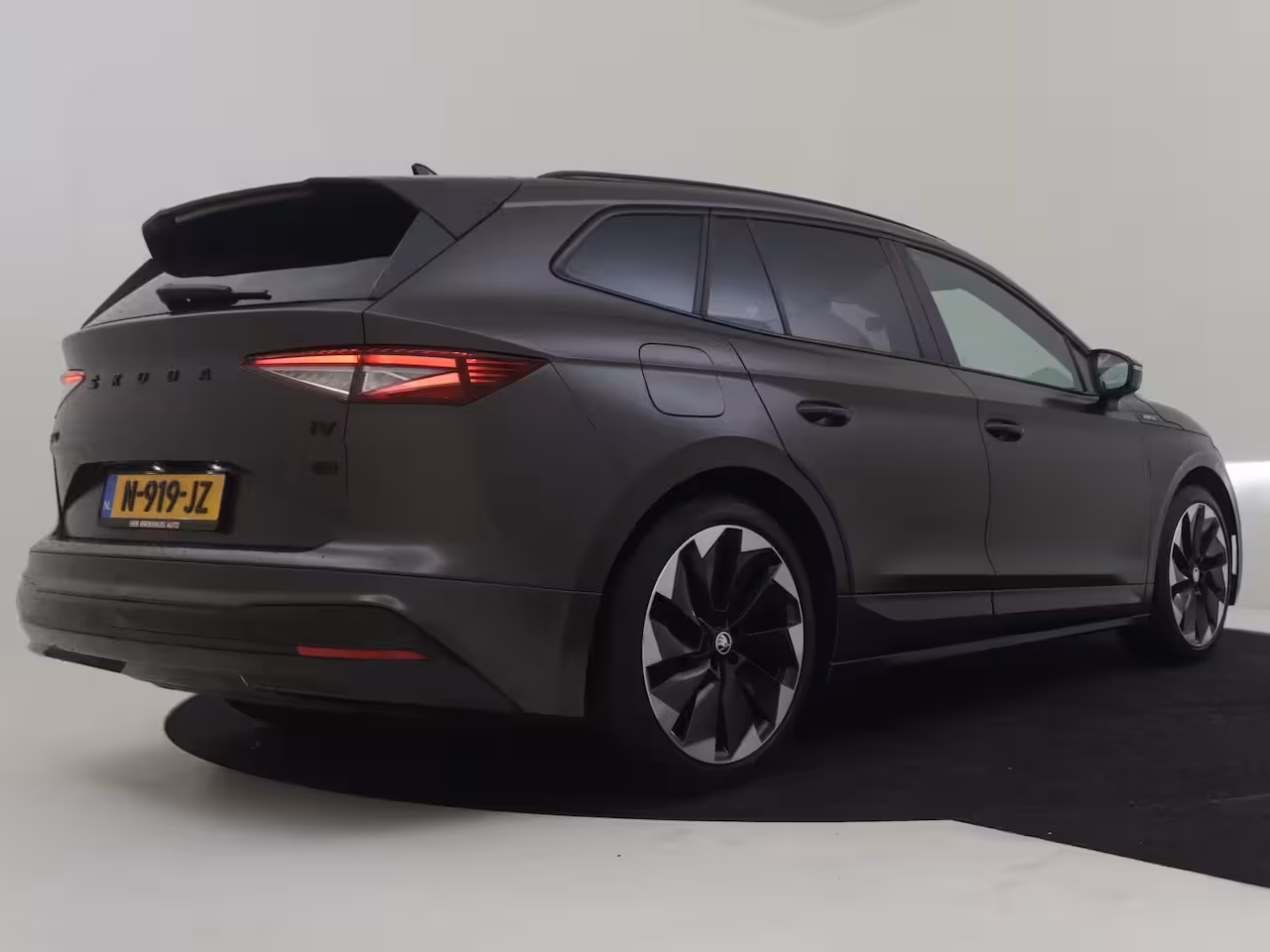 Skoda Enyaq iV 60 Sportline l SOH 91, 38% l Camera | 21" l Apple Car Play l Matte kleur l Navi l Sportsto