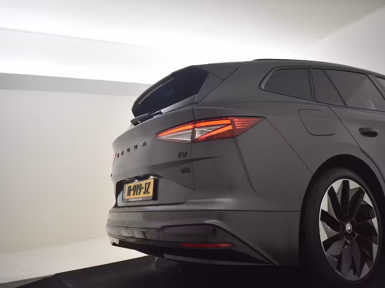 Skoda Enyaq iV 60 Sportline l SOH 91, 38% l Camera | 21" l Apple Car Play l Matte kleur l Navi l Sportsto