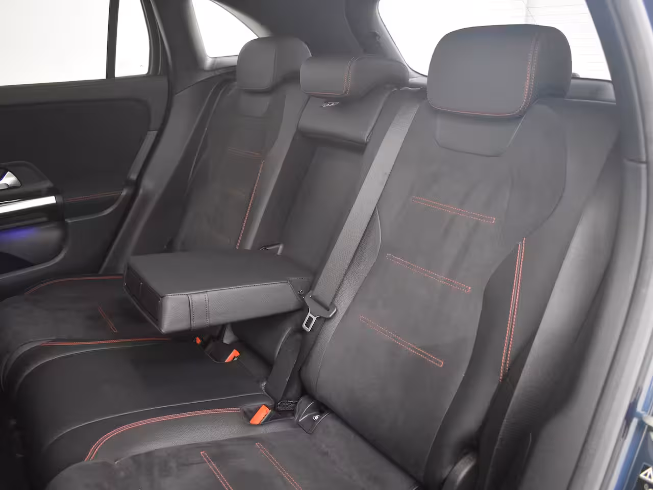 Mercedes-Benz GLA-Klasse 250 4MATIC AMG Line l Pano Dak l Leder/Alcantara l Trekhaak l Dodehoek Detectie l AMG l Sf