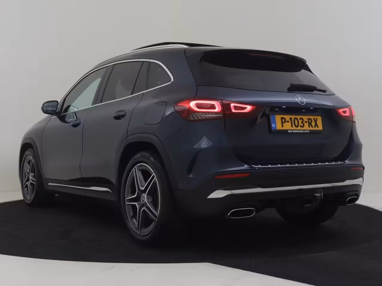 Mercedes-Benz GLA-Klasse 250 4MATIC AMG Line l Pano Dak l Leder/Alcantara l Trekhaak l Dodehoek Detectie l AMG l Sf