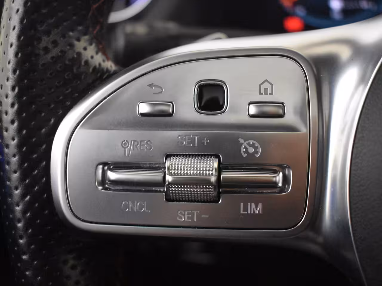 Mercedes-Benz GLA-Klasse 250 4MATIC AMG Line l Pano Dak l Leder/Alcantara l Trekhaak l Dodehoek Detectie l AMG l Sf
