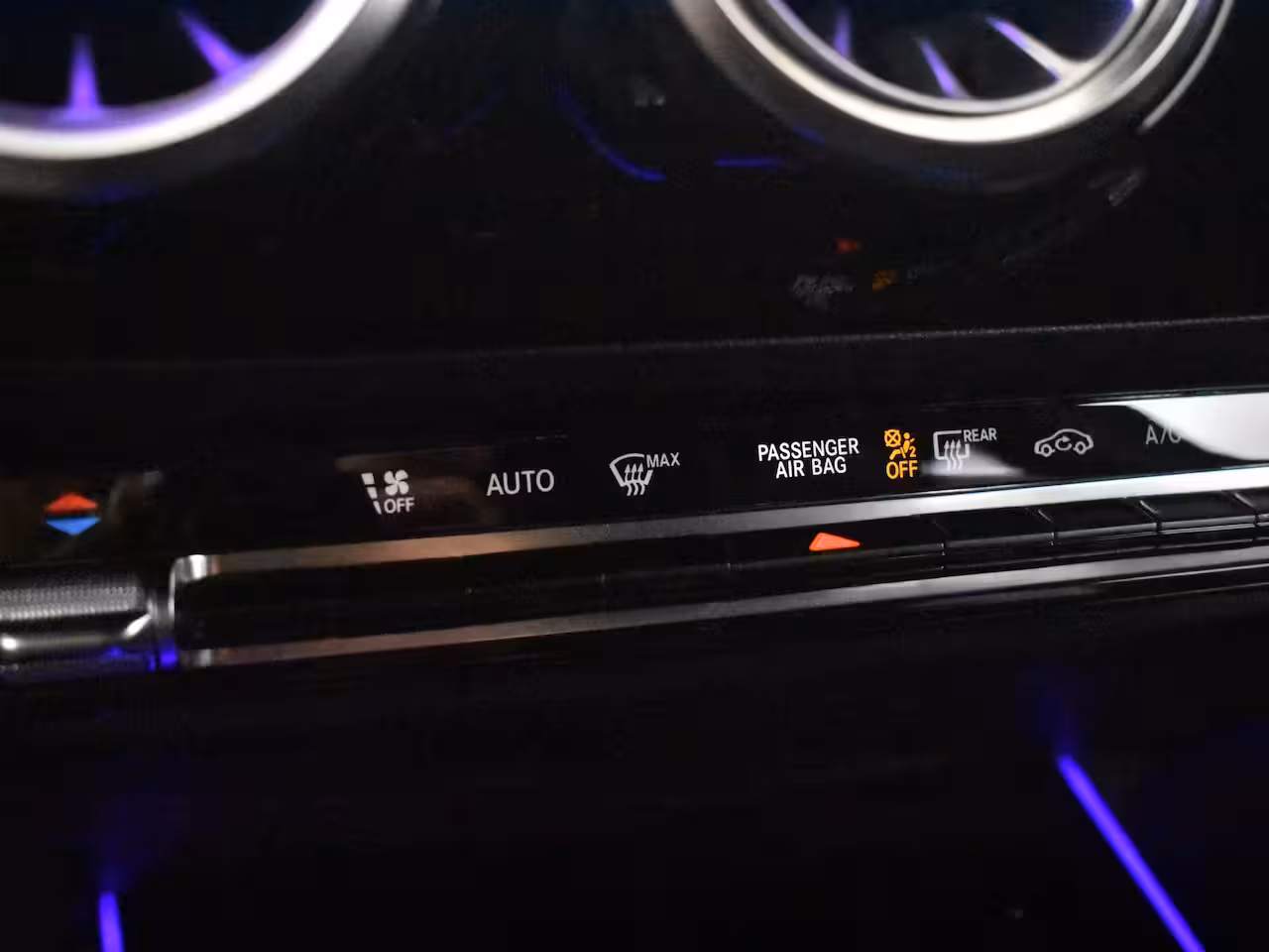 Mercedes-Benz GLA-Klasse 250 4MATIC AMG Line l Pano Dak l Leder/Alcantara l Trekhaak l Dodehoek Detectie l AMG l Sf