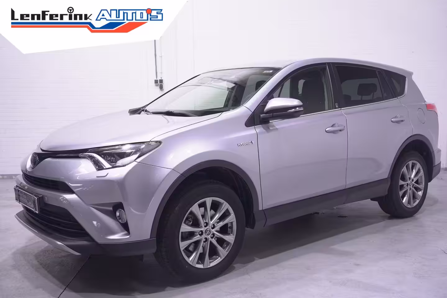 Toyota RAV4 2.5 Hybrid AWD Energy Team-Duitsland navigatie camera 1650kg trekgewicht onderhouds histor