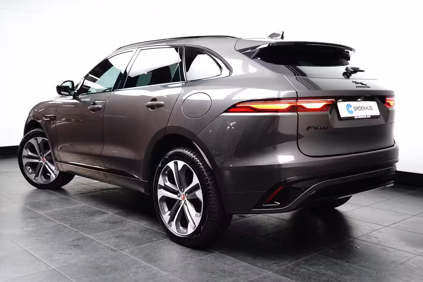Jaguar F-Pace 2.0 P400e PHEV R-Dynamic HSE l Schaalstoelen l Meridian Sound l Head up d. l Stoelventilat
