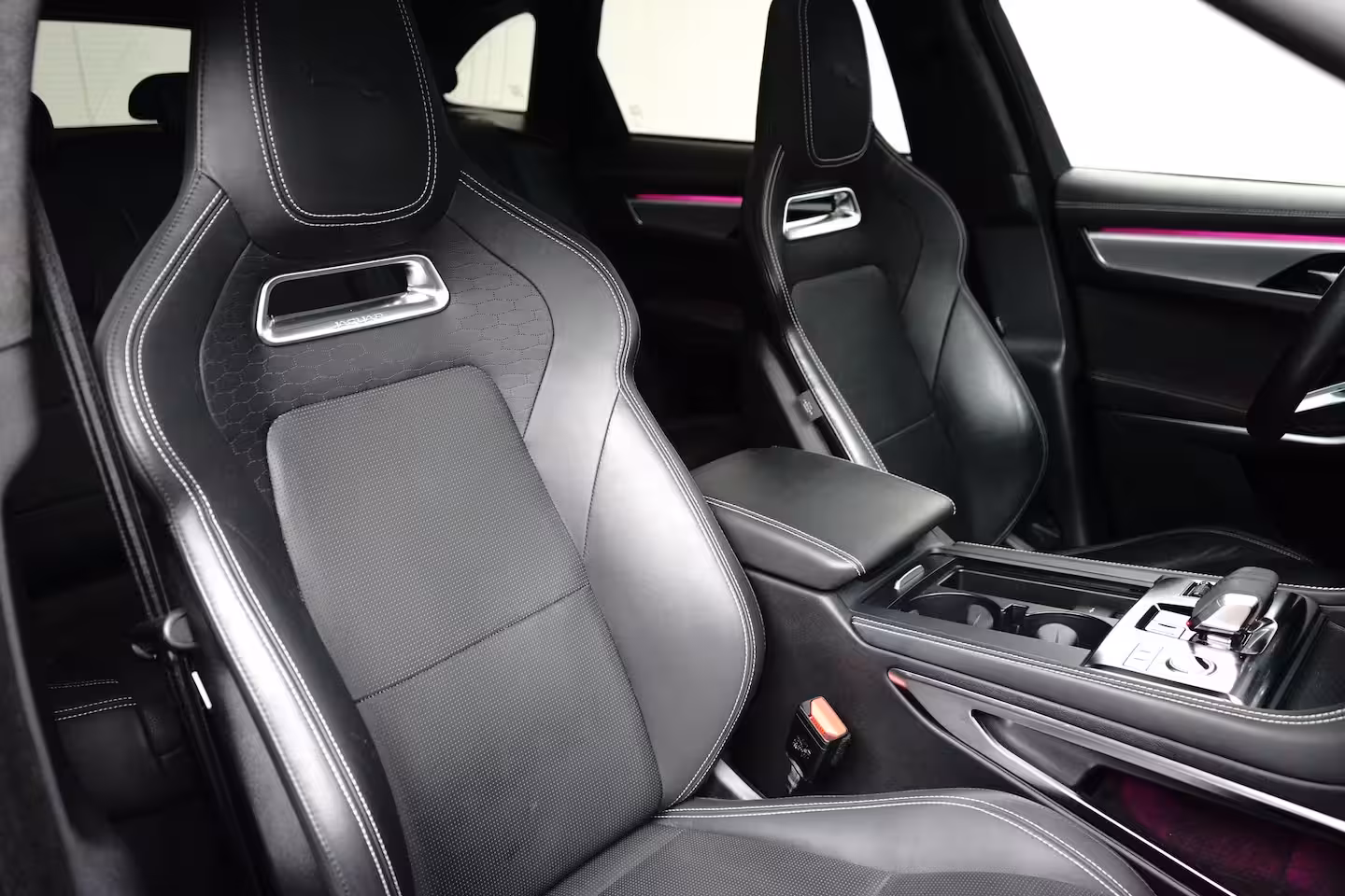 Jaguar F-Pace 2.0 P400e PHEV R-Dynamic HSE l Schaalstoelen l Meridian Sound l Head up d. l Stoelventilat