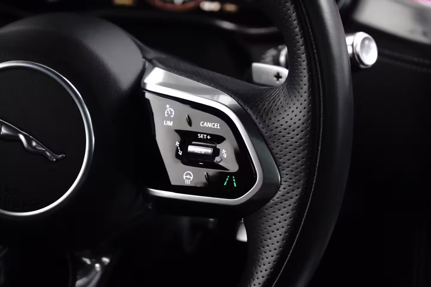 Jaguar F-Pace 2.0 P400e PHEV R-Dynamic HSE l Schaalstoelen l Meridian Sound l Head up d. l Stoelventilat