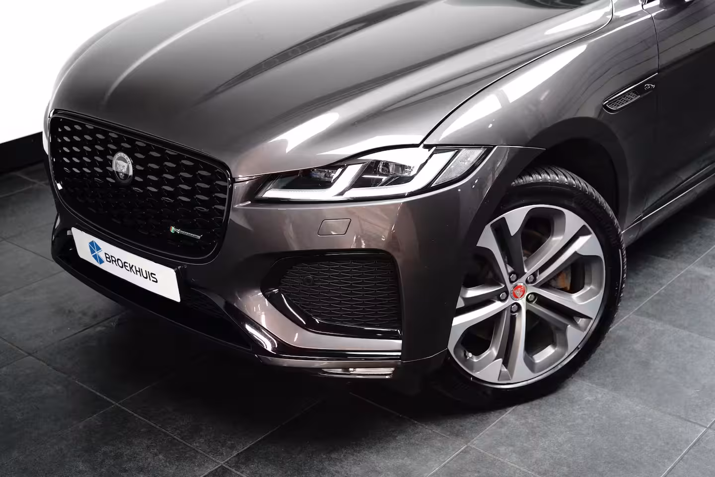 Jaguar F-Pace 2.0 P400e PHEV R-Dynamic HSE l Schaalstoelen l Meridian Sound l Head up d. l Stoelventilat