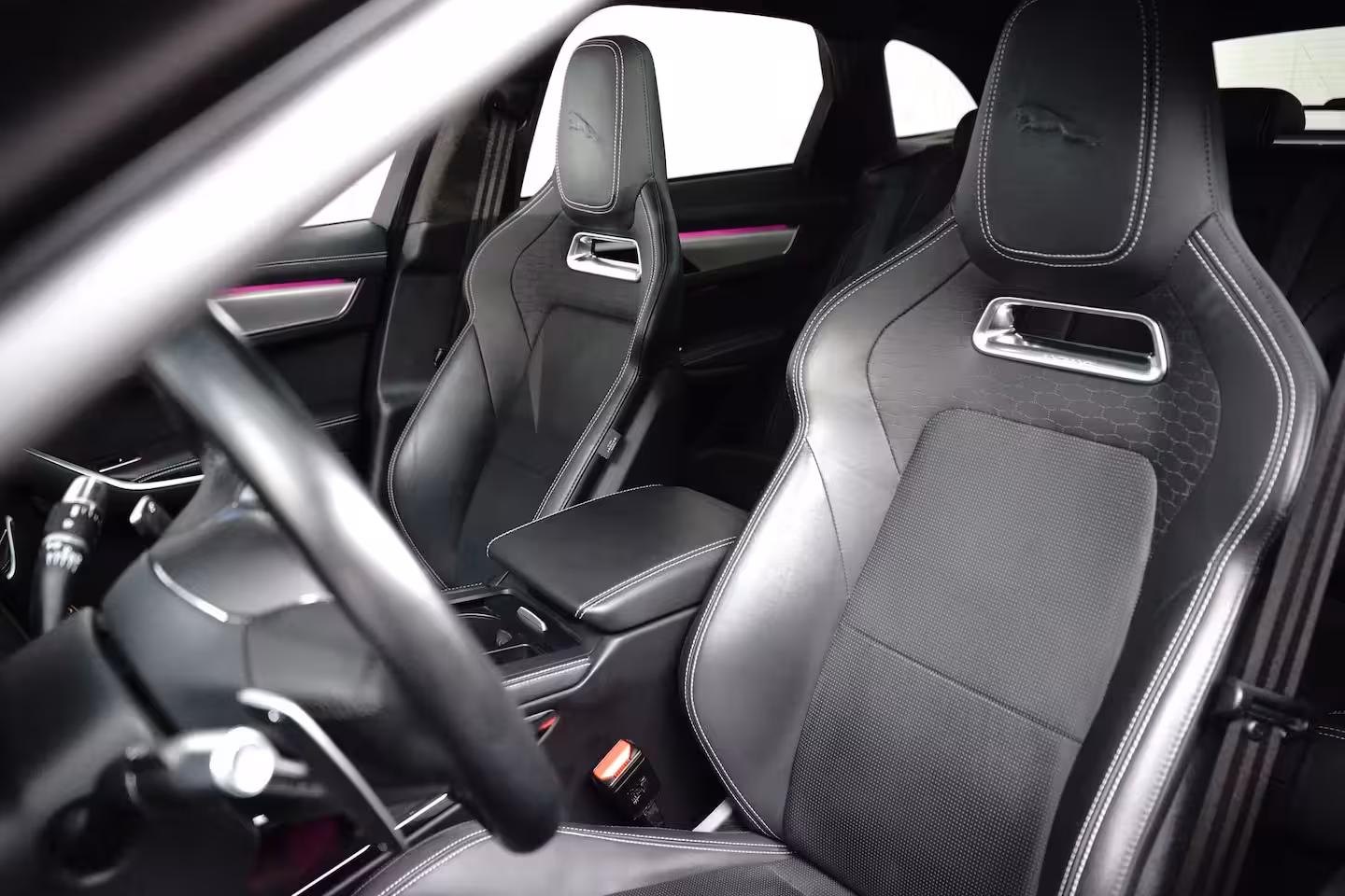 Jaguar F-Pace 2.0 P400e PHEV R-Dynamic HSE l Schaalstoelen l Meridian Sound l Head up d. l Stoelventilat