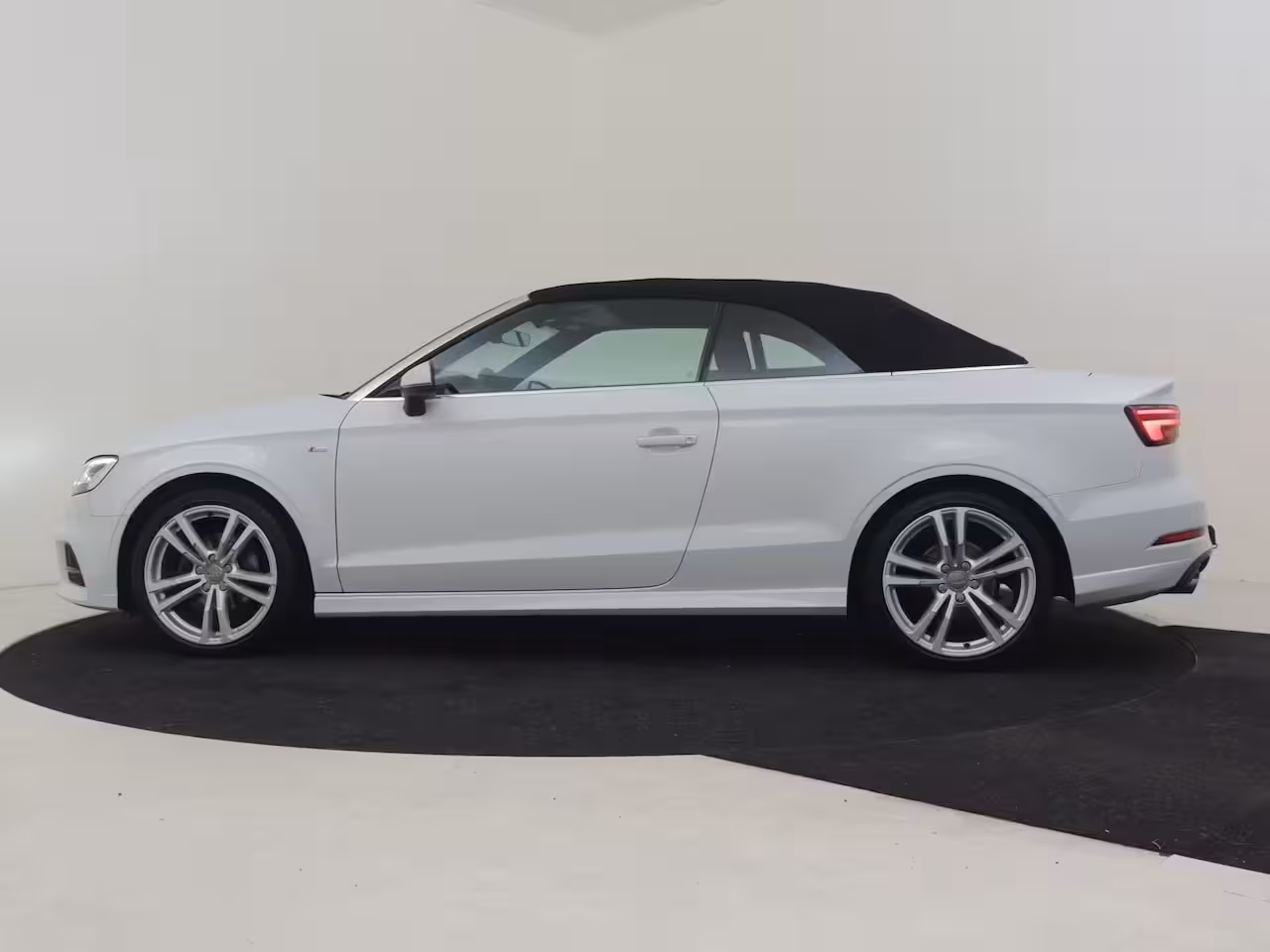 Audi A3 Cabriolet 1.5 TFSI CoD Sport S Line Edition 150PK AUTO | Trekhaak | Achteruitrijcamera | Keyless | D
