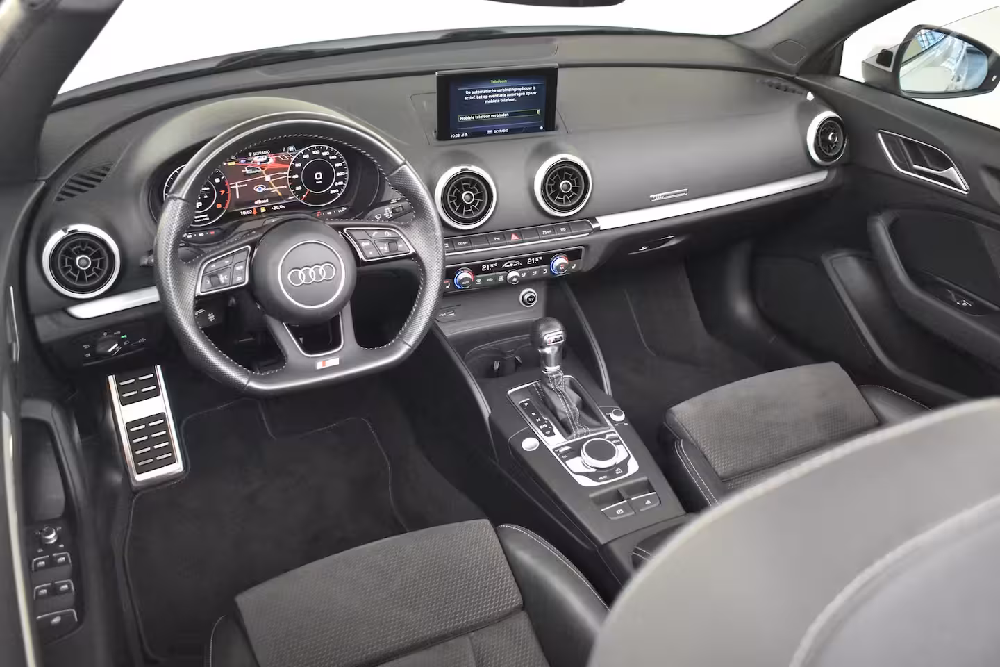 Audi A3 Cabriolet 1.5 TFSI CoD Sport S Line Edition 150PK AUTO | Trekhaak | Achteruitrijcamera | Keyless | D