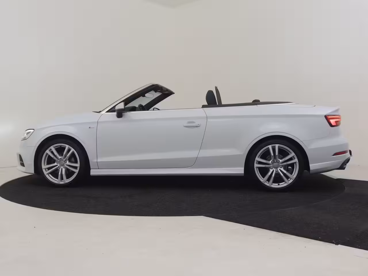 Audi A3 Cabriolet 1.5 TFSI CoD Sport S Line Edition 150PK AUTO | Trekhaak | Achteruitrijcamera | Keyless | D