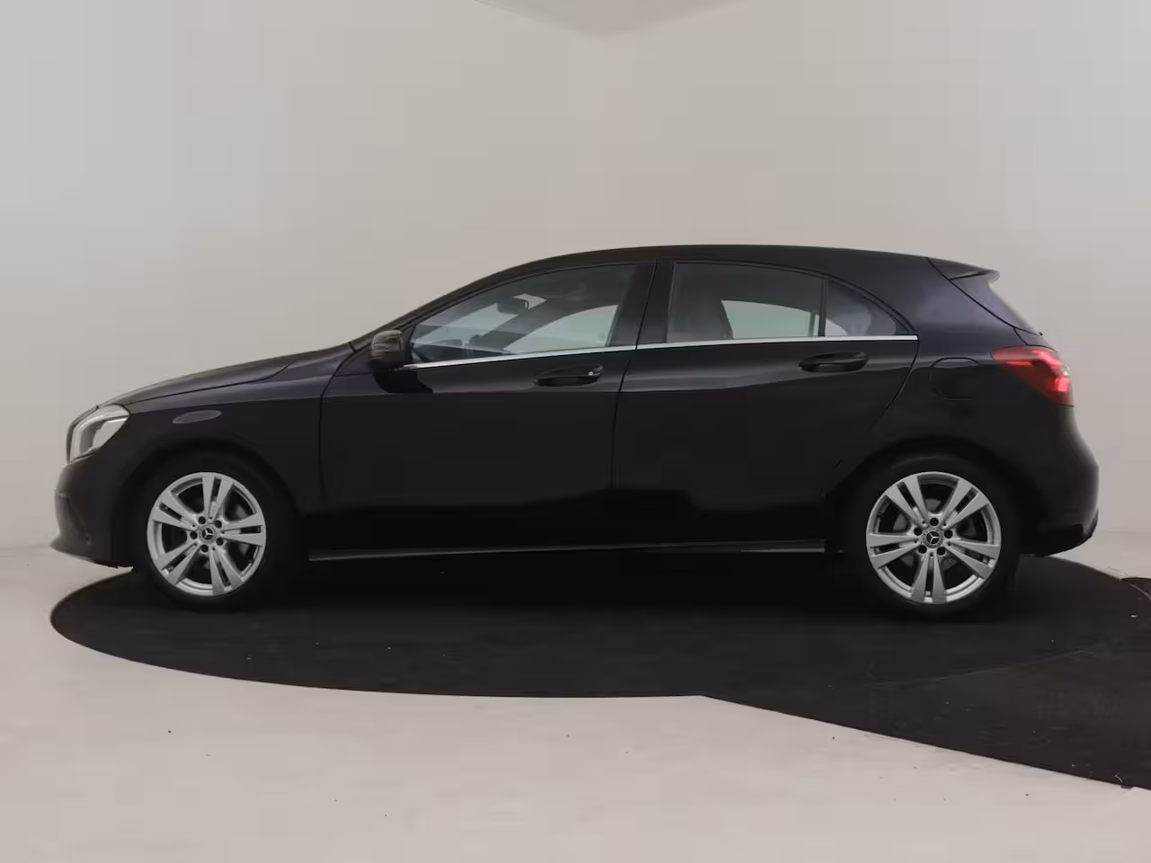 Mercedes-Benz A-klasse 180 Business Solution AMG | Cruise control | Climate control | Sport stoelen | Apple carpl