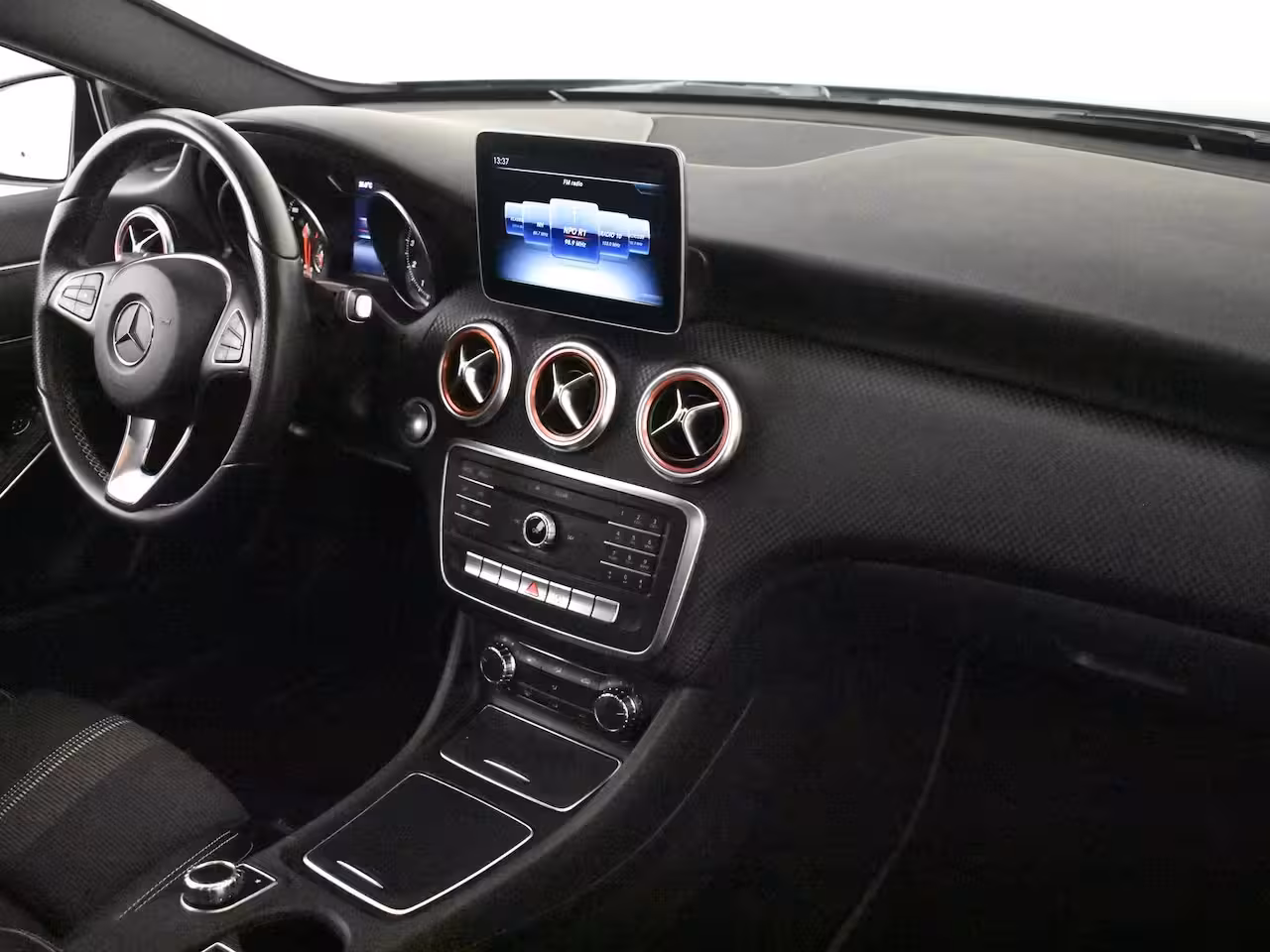 Mercedes-Benz A-klasse 180 Business Solution AMG | Cruise control | Climate control | Sport stoelen | Apple carpl