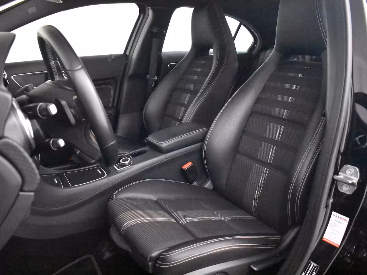 Mercedes-Benz A-klasse 180 Business Solution AMG | Cruise control | Climate control | Sport stoelen | Apple carpl