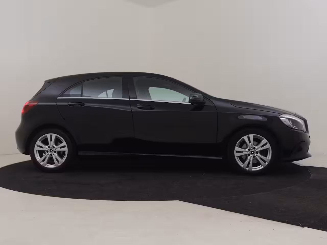 Mercedes-Benz A-klasse 180 Business Solution AMG | Cruise control | Climate control | Sport stoelen | Apple carpl