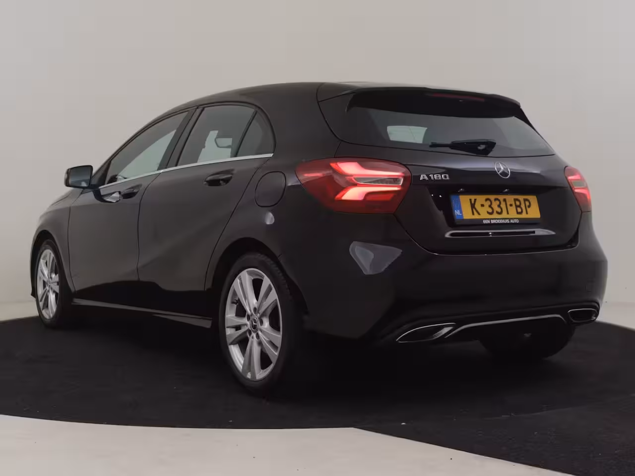 Mercedes-Benz A-klasse 180 Business Solution AMG | Cruise control | Climate control | Sport stoelen | Apple carpl