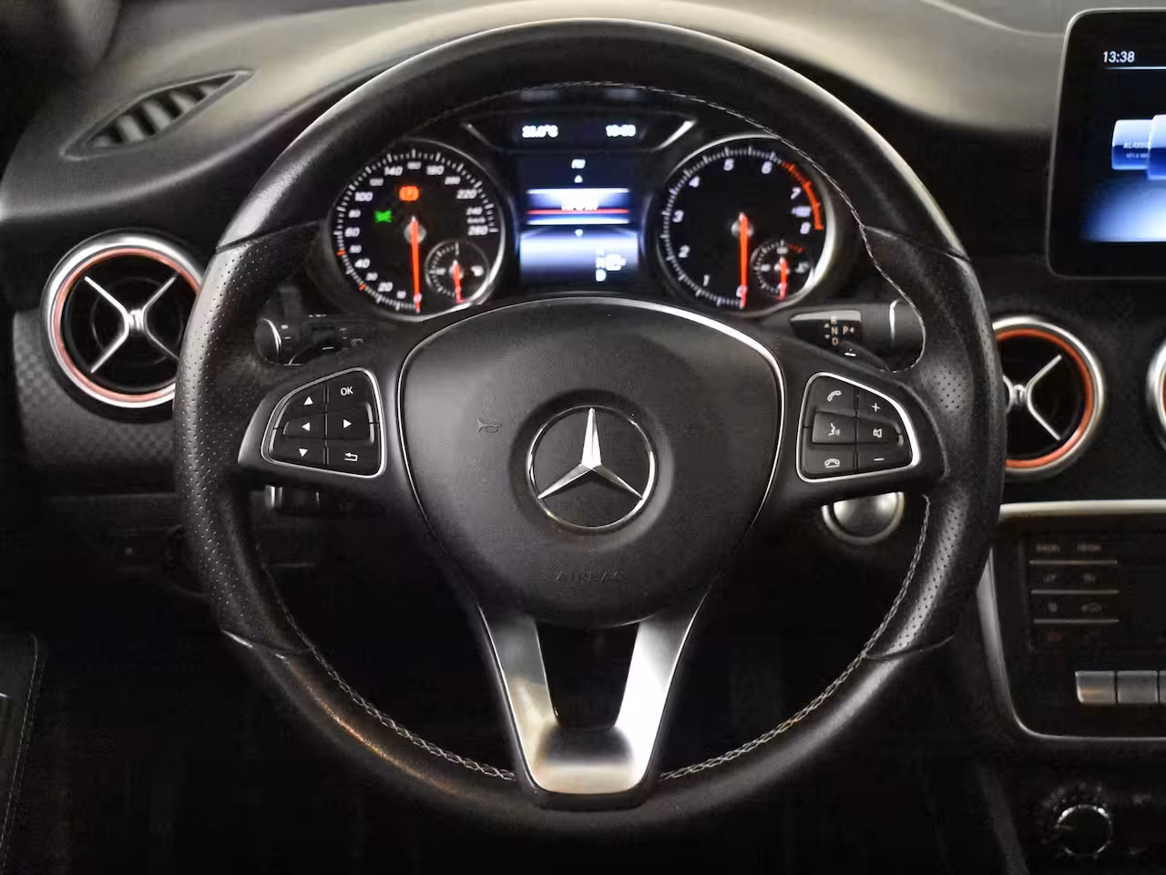 Mercedes-Benz A-klasse 180 Business Solution AMG | Cruise control | Climate control | Sport stoelen | Apple carpl