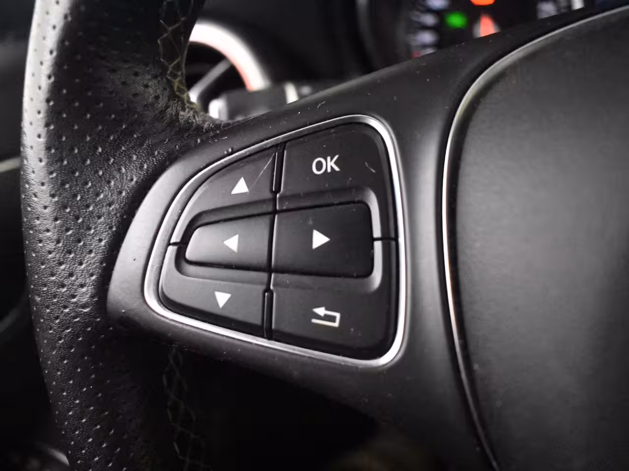 Mercedes-Benz A-klasse 180 Business Solution AMG | Cruise control | Climate control | Sport stoelen | Apple carpl