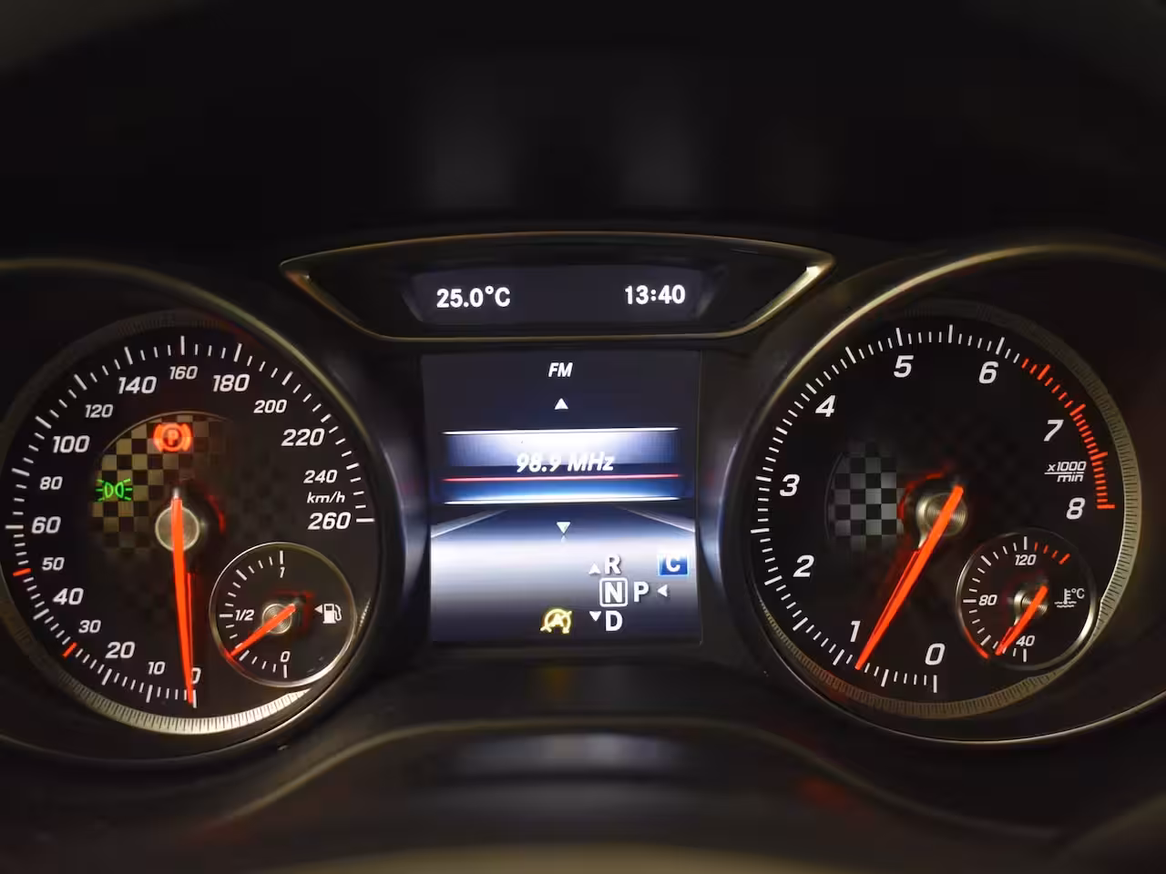 Mercedes-Benz A-klasse 180 Business Solution AMG | Cruise control | Climate control | Sport stoelen | Apple carpl