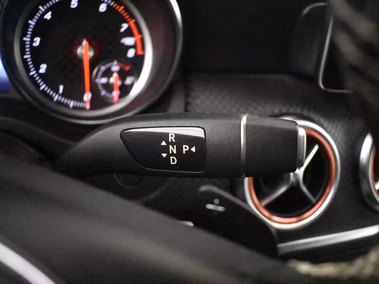 Mercedes-Benz A-klasse 180 Business Solution AMG | Cruise control | Climate control | Sport stoelen | Apple carpl
