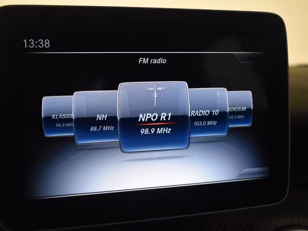 Mercedes-Benz A-klasse 180 Business Solution AMG | Cruise control | Climate control | Sport stoelen | Apple carpl