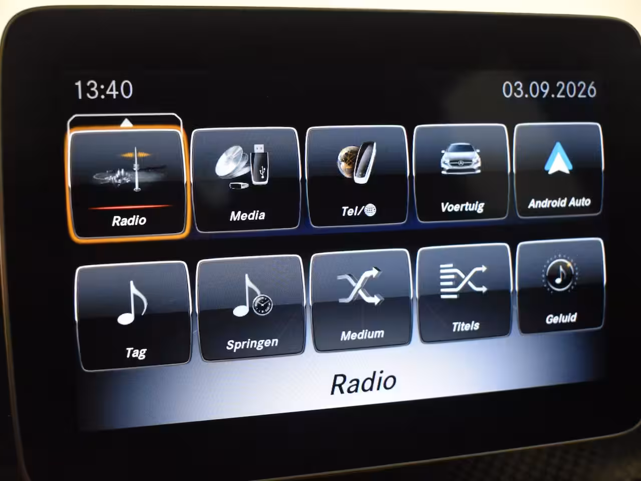 Mercedes-Benz A-klasse 180 Business Solution AMG | Cruise control | Climate control | Sport stoelen | Apple carpl