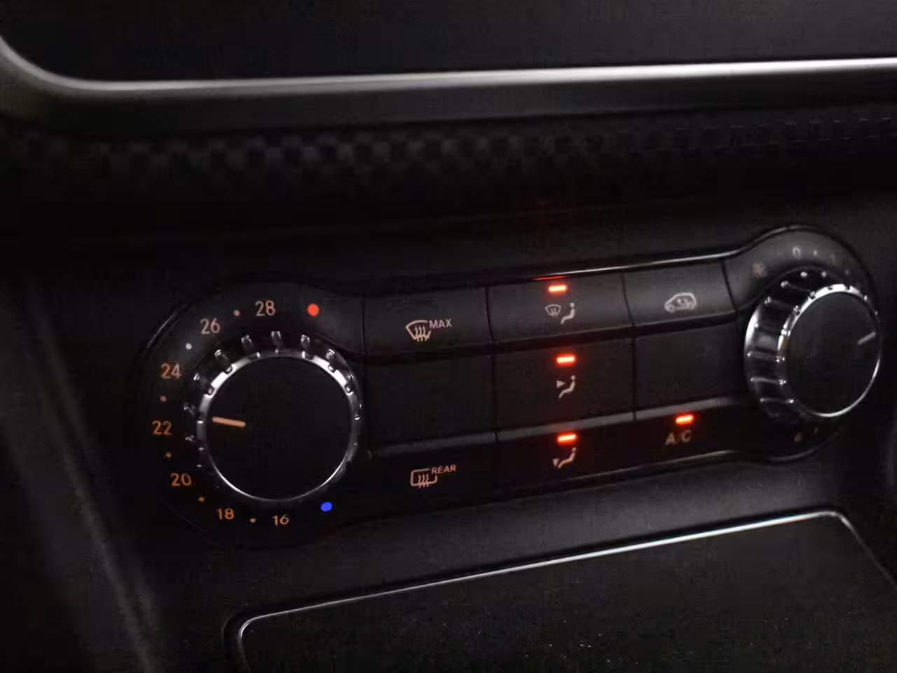 Mercedes-Benz A-klasse 180 Business Solution AMG | Cruise control | Climate control | Sport stoelen | Apple carpl