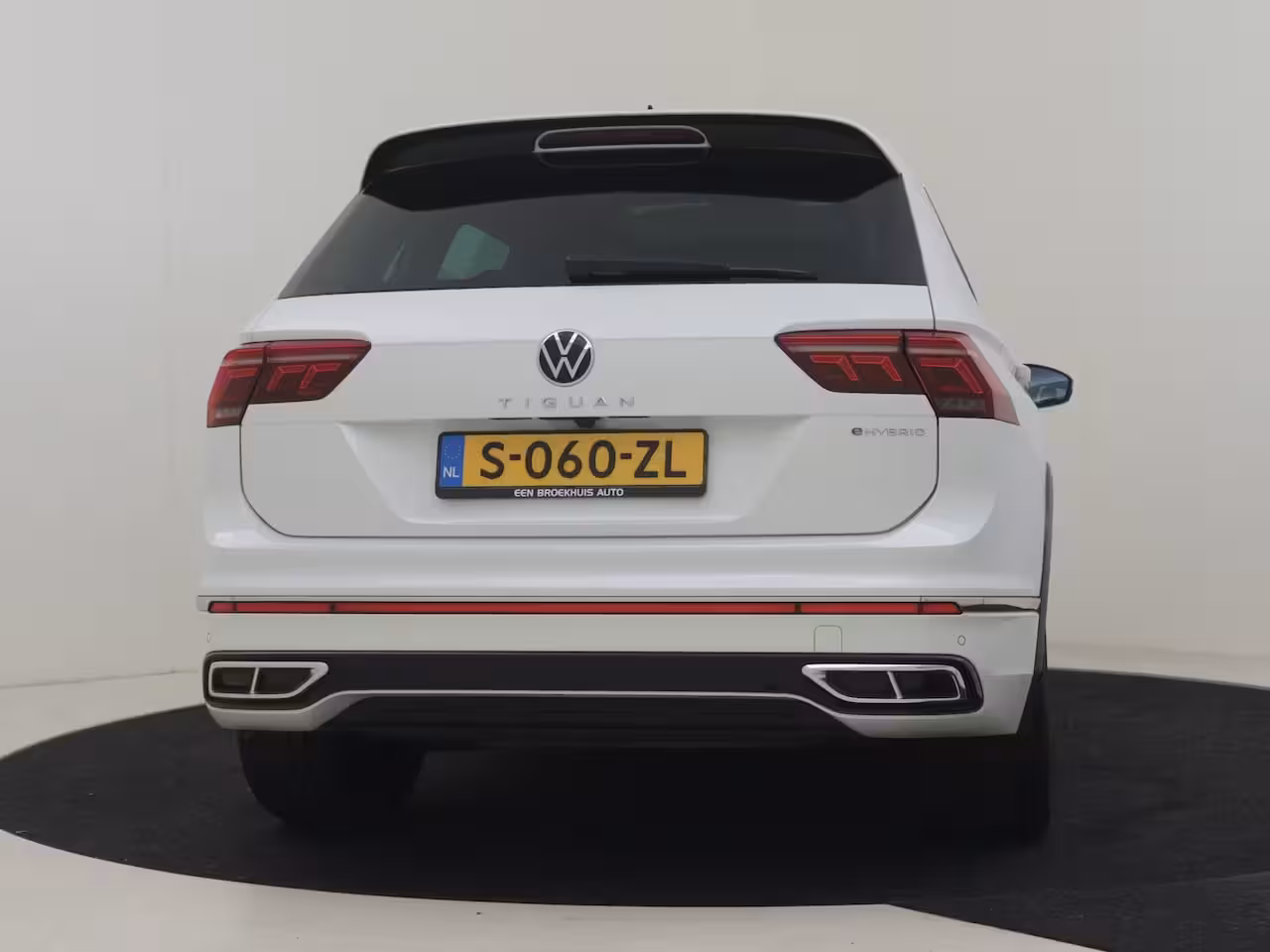 Volkswagen Tiguan 1.4 TSI eHybrid R-Line Business+245Pk DSG/AUTO | 1e Eigenaar | 360gr Camera | Trekhaak uit