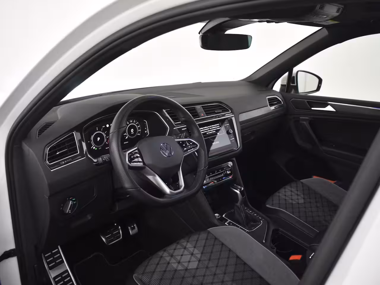Volkswagen Tiguan 1.4 TSI eHybrid R-Line Business+245Pk DSG/AUTO | 1e Eigenaar | 360gr Camera | Trekhaak uit