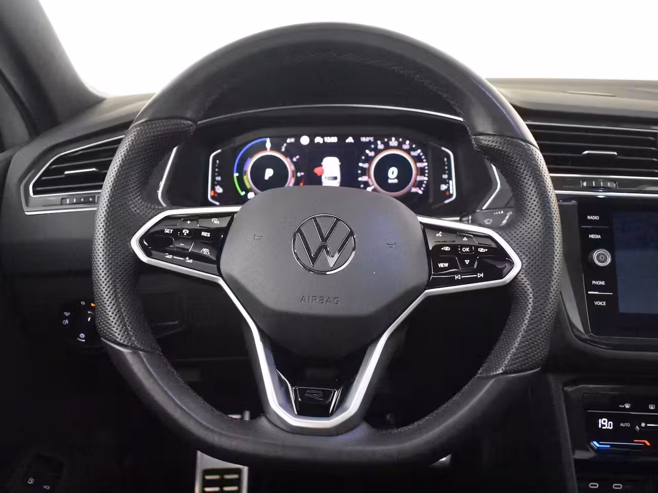 Volkswagen Tiguan 1.4 TSI eHybrid R-Line Business+245Pk DSG/AUTO | 1e Eigenaar | 360gr Camera | Trekhaak uit