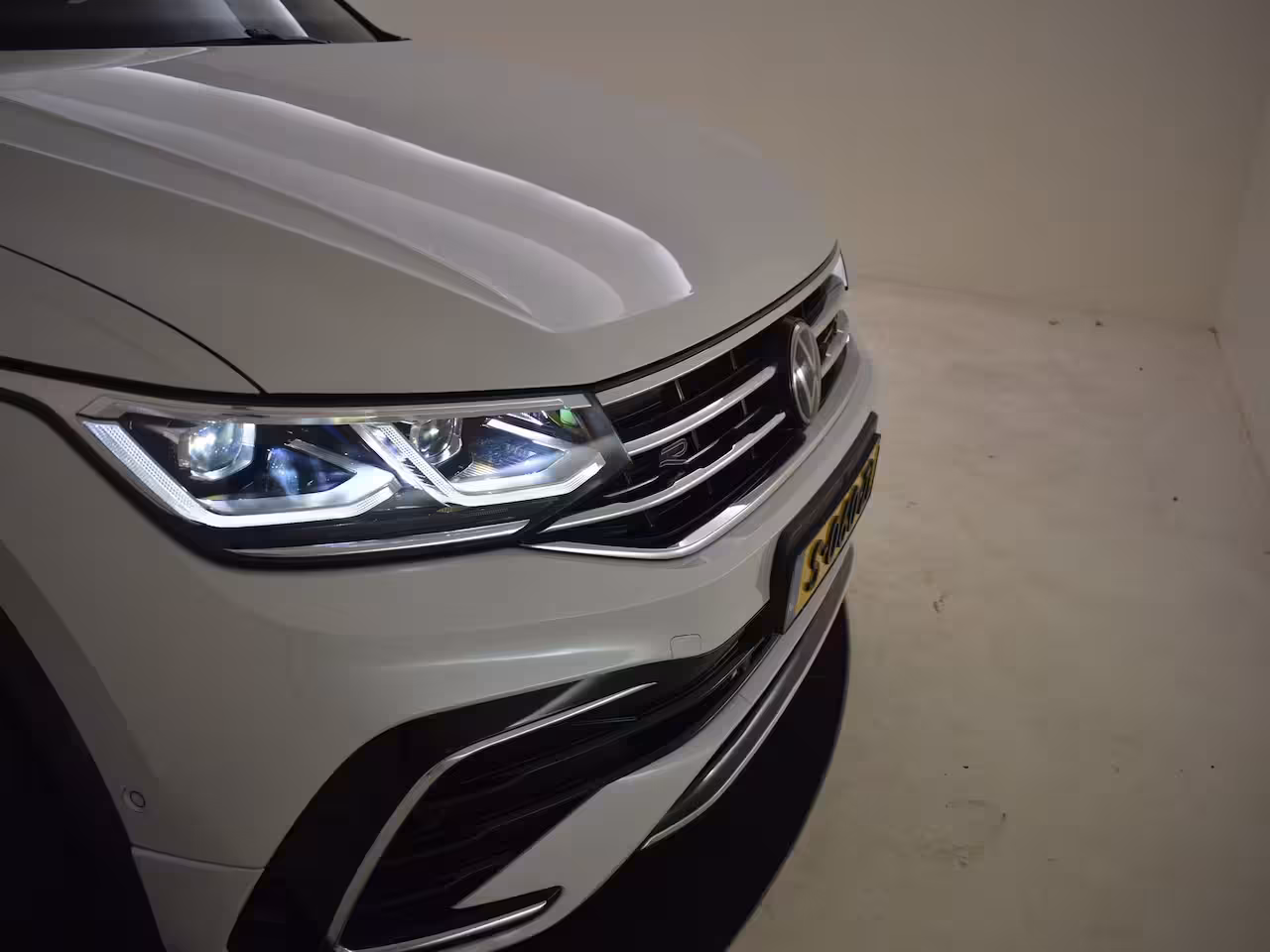 Volkswagen Tiguan 1.4 TSI eHybrid R-Line Business+245Pk DSG/AUTO | 1e Eigenaar | 360gr Camera | Trekhaak uit
