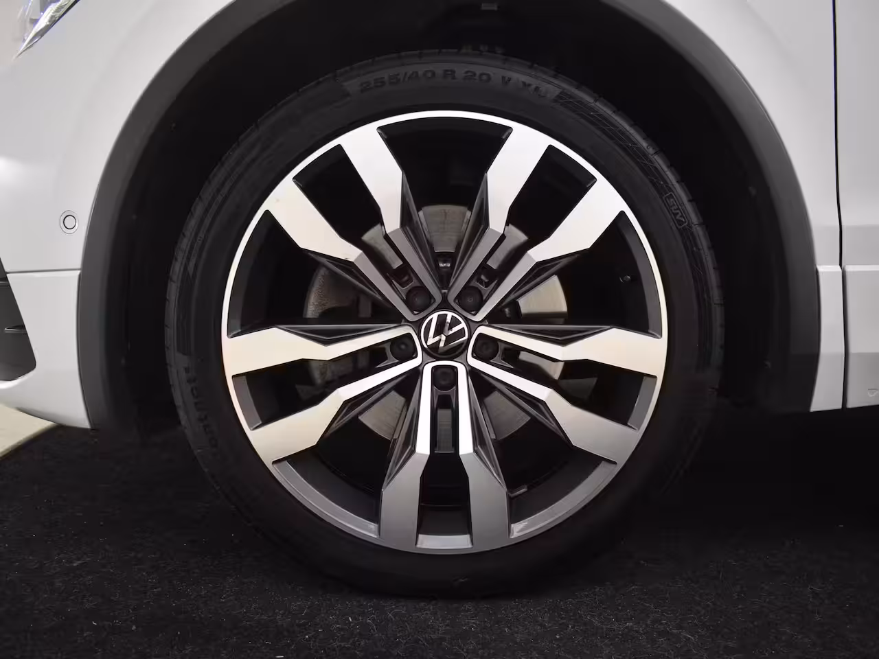 Volkswagen Tiguan 1.4 TSI eHybrid R-Line Business+245Pk DSG/AUTO | 1e Eigenaar | 360gr Camera | Trekhaak uit