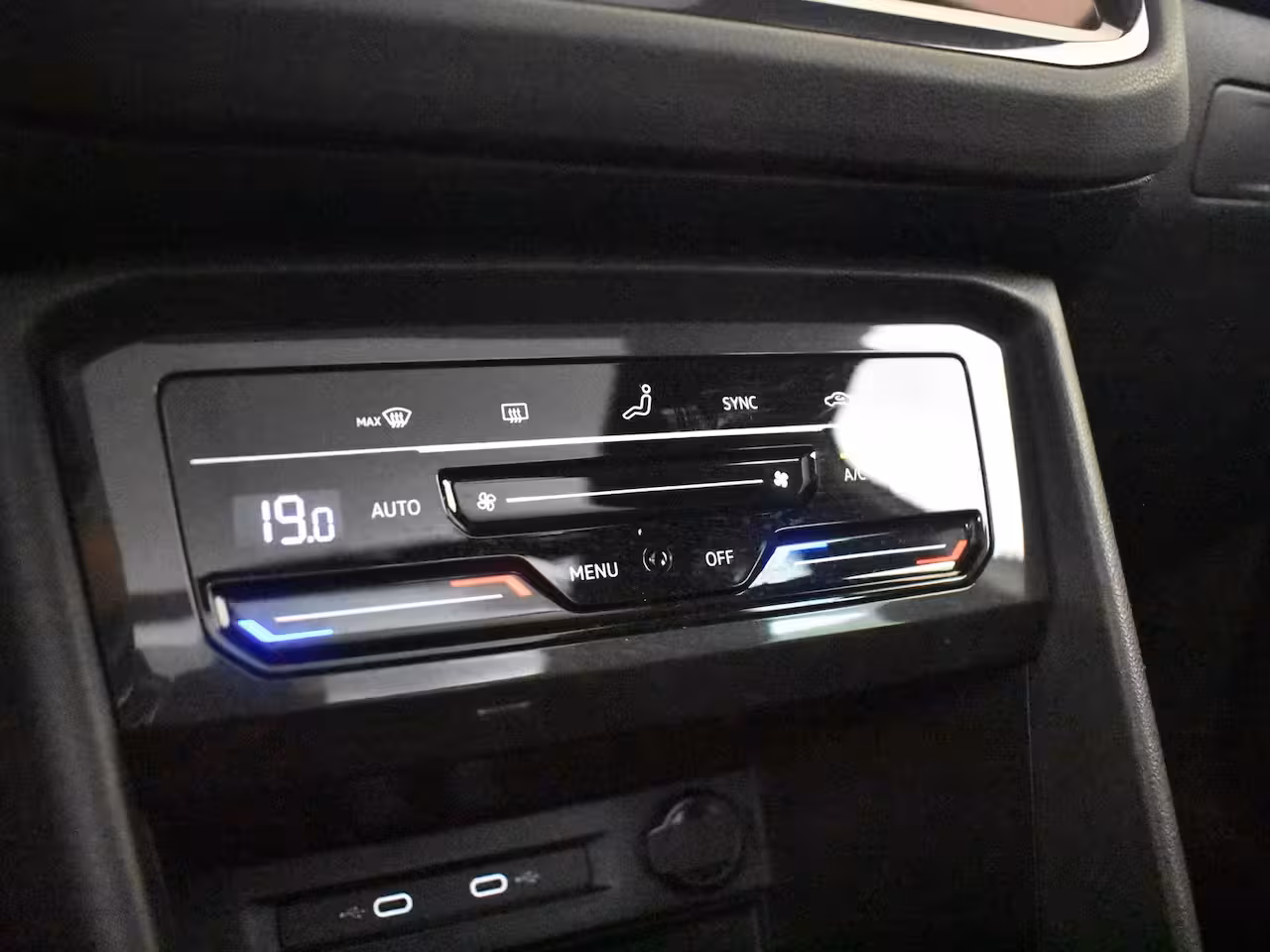 Volkswagen Tiguan 1.4 TSI eHybrid R-Line Business+245Pk DSG/AUTO | 1e Eigenaar | 360gr Camera | Trekhaak uit
