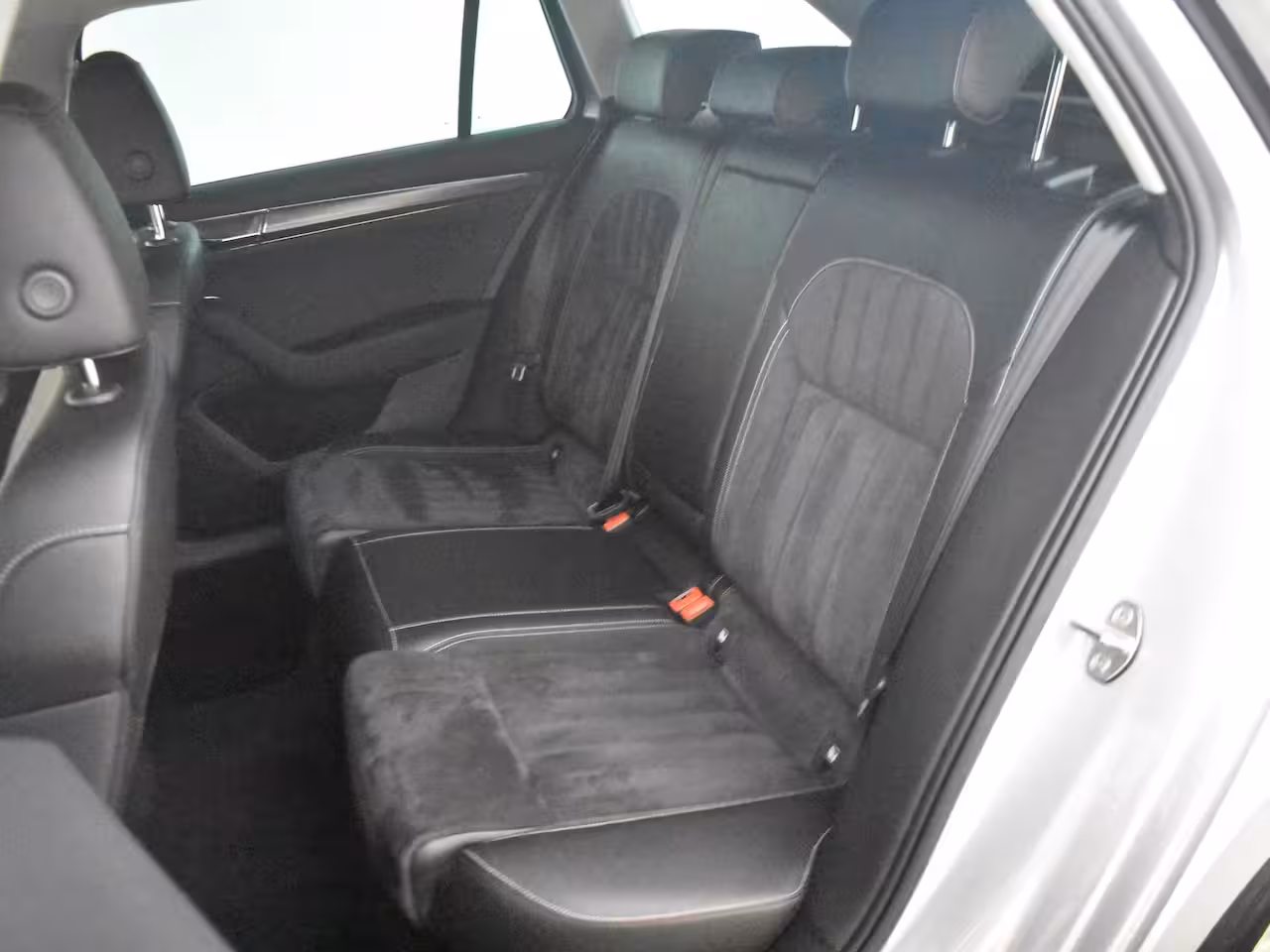 Skoda Superb Combi 1.4 TSI iV Sportline Business 218PK DSG/AUTO l Elektr. Klep l Achteruitrijcamera | App Con